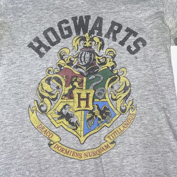 Hogwarts Harry Potter Graphic T shirt XL Class Crest Grey Short Sleeve V neck - Picture 4 of 12